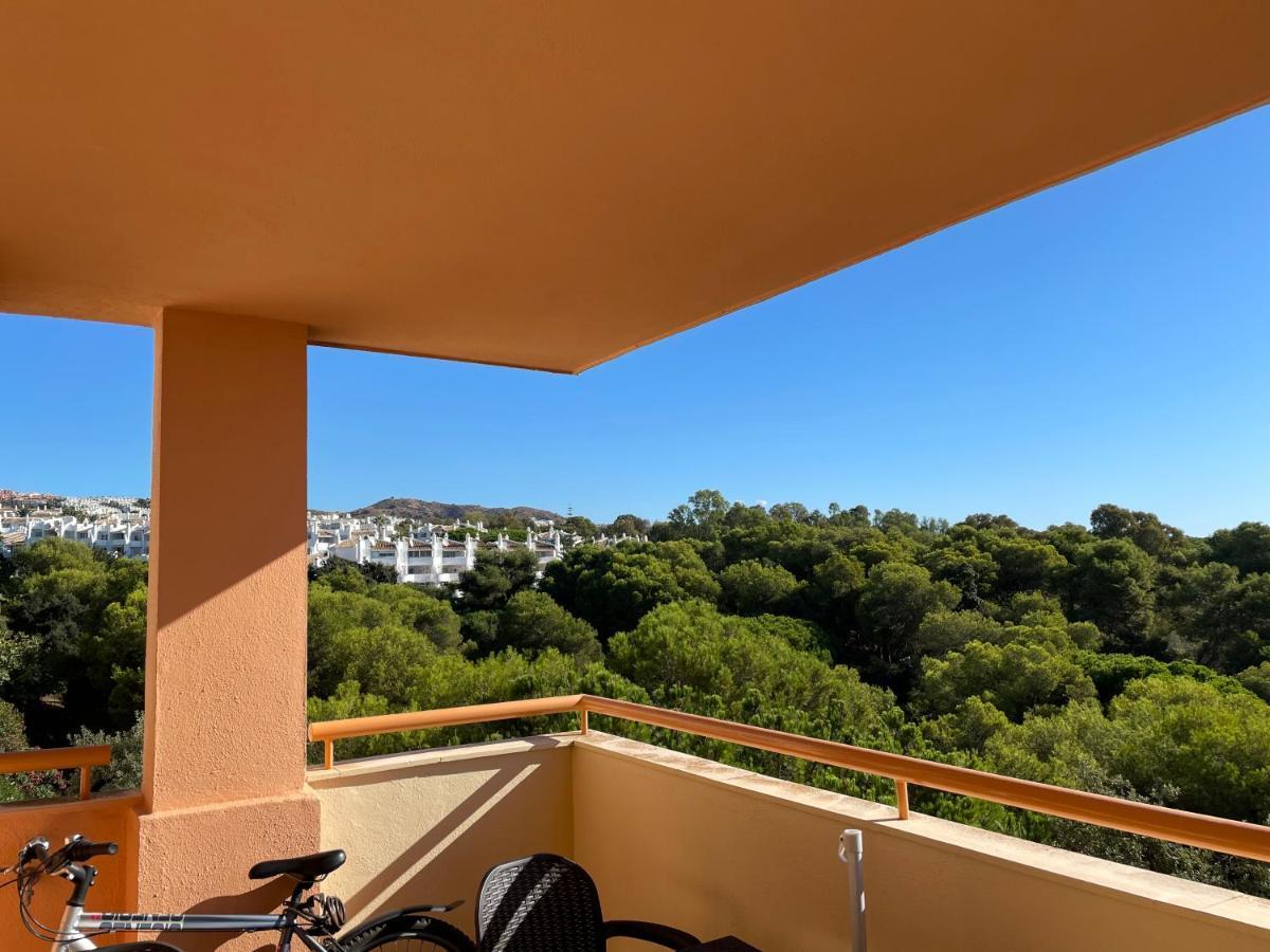 Beautiful Holiday Apartment 2 Bedroom Beach And Pool Malaga Marbella Calahonda Royale Mijas Costa Spain Eksteriør billede